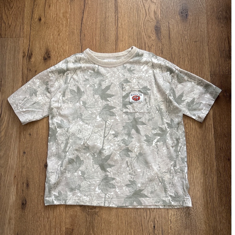 Old Navy Kids M 8 Oversized Pocket T-Shirt Leaf Camo Beige Gray Cotton Supply Co